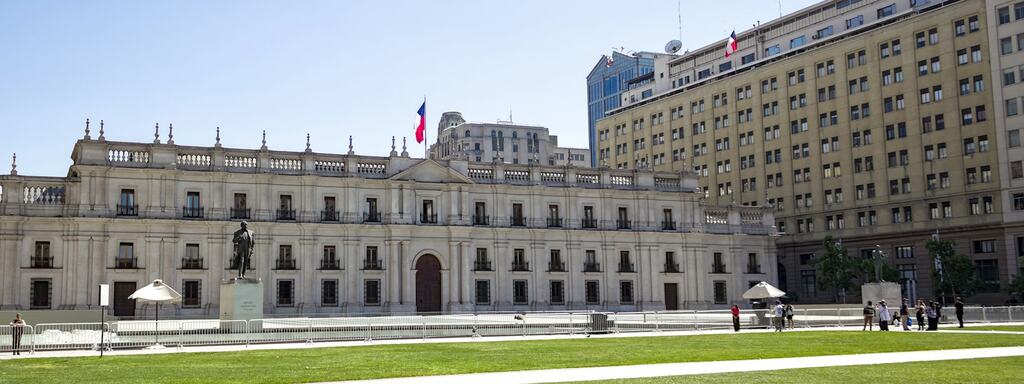 Palacio de La Moneda visto desde la Plaza de la Ciudadanía